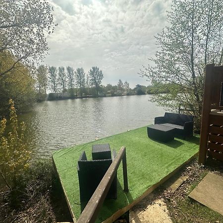 Rudd Lake Luxury Lakeside Lodge With Fishing & Hot Tub@Tattershall Exterior foto