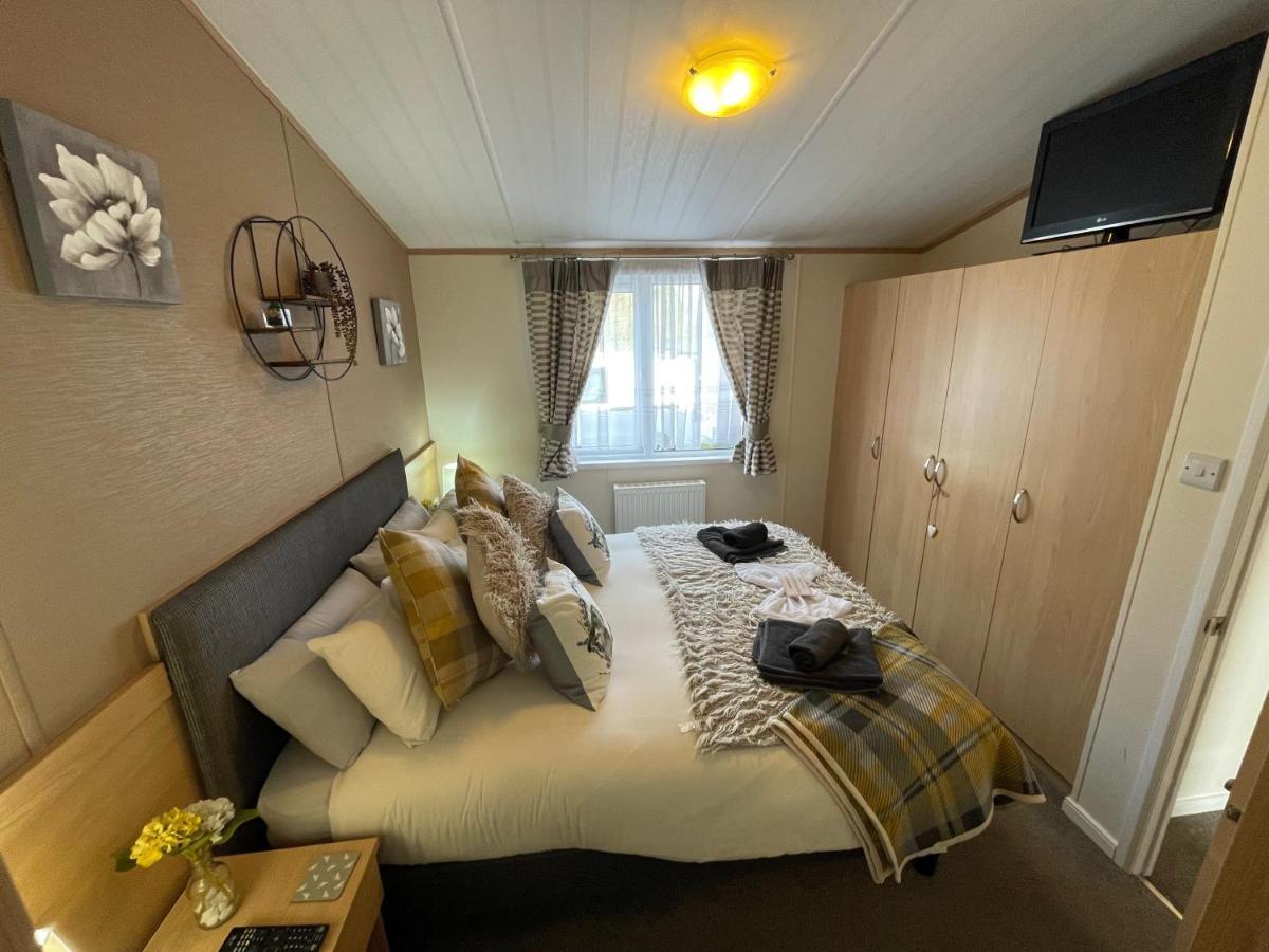 Rudd Lake Luxury Lakeside Lodge With Fishing & Hot Tub@Tattershall Exterior foto