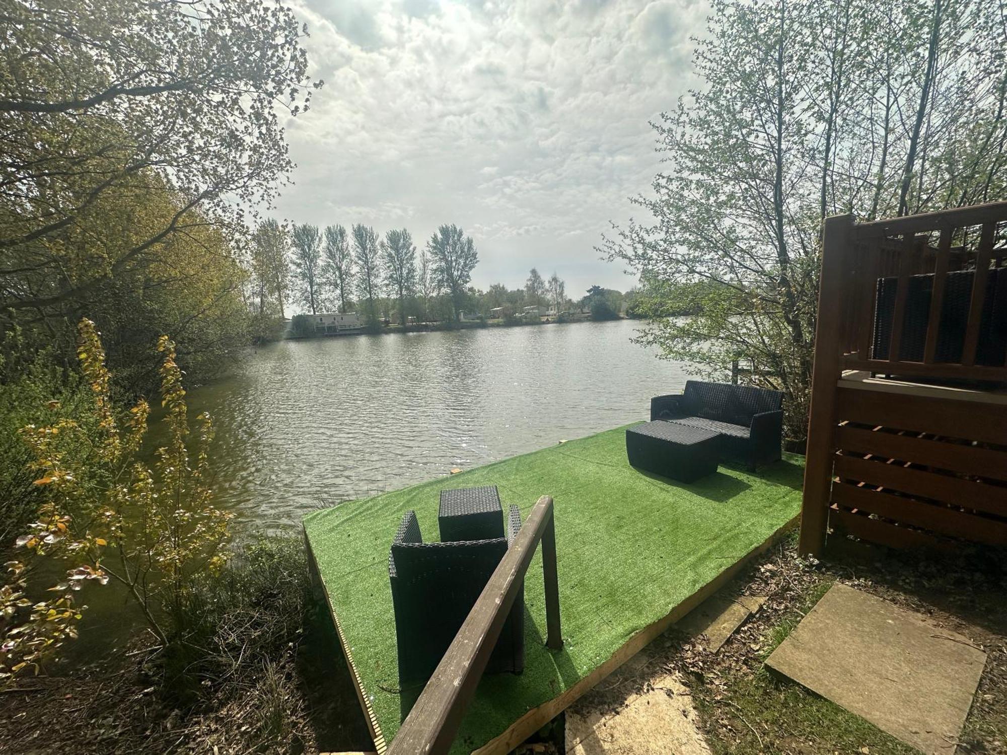Rudd Lake Luxury Lakeside Lodge With Fishing & Hot Tub@Tattershall Exterior foto